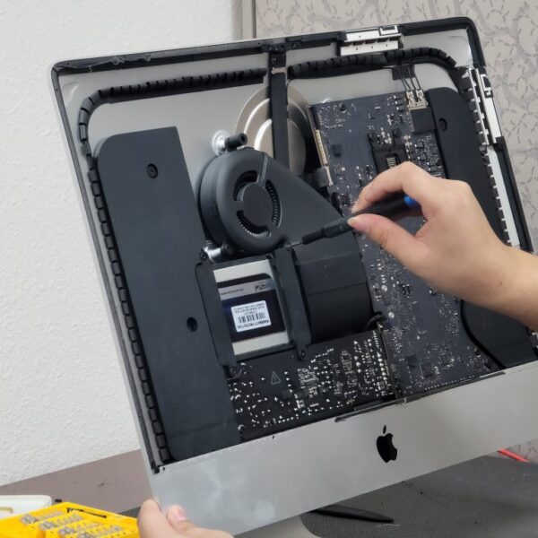 Apple MacBook Display Repair Center in delhi
